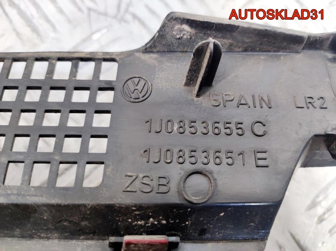 Решетка радиатора Volkswagen Golf 4 1J0853651F