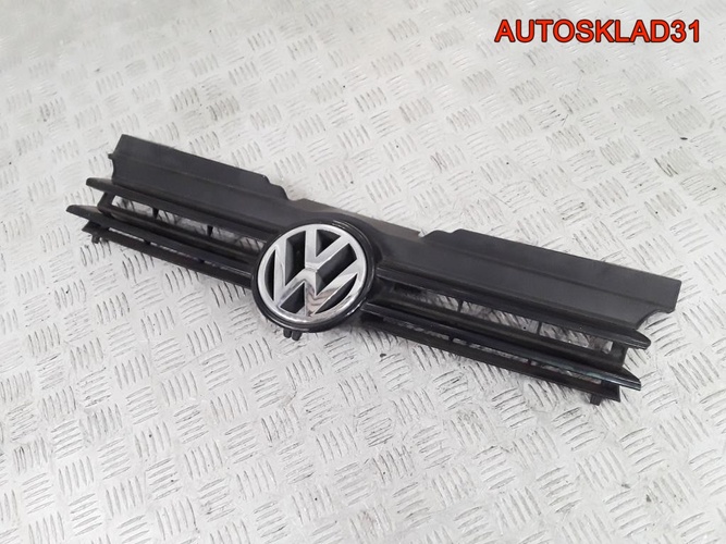 Решетка радиатора Volkswagen Golf 4 1E0853655