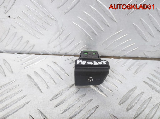 Кнопка центрального замка Peugeot 208 96750883ZD