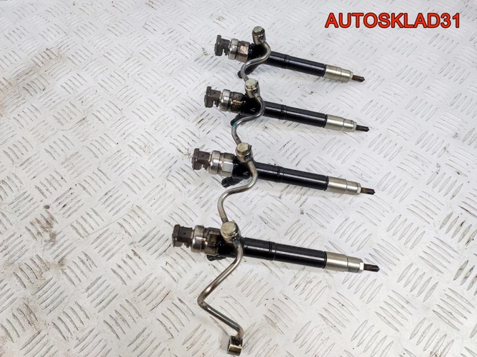 Форсунка дизельная Toyota Avensis 2 236700R050