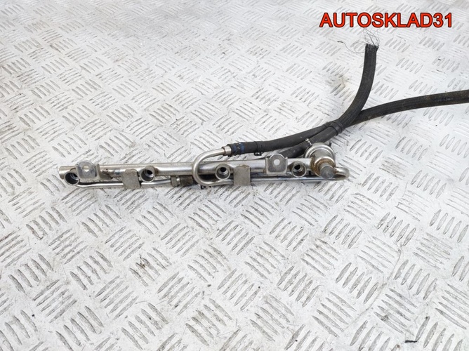 Рейка топливная Audi A4 B6 2.0 ALT 06B133681L