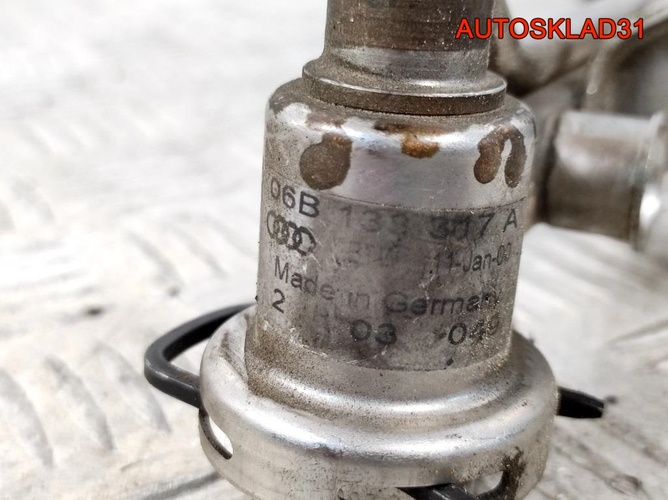 Рейка топливная VW Passat B5  1.6 ANA 06B133317A