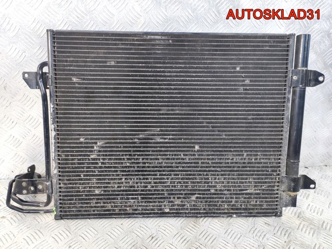 Радиатор кондиционера Volkswagen Touran 1T0820411B