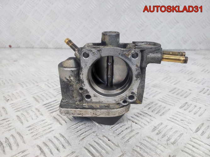 Заслонка дроссельная VW Passat B5+ 06B133062L