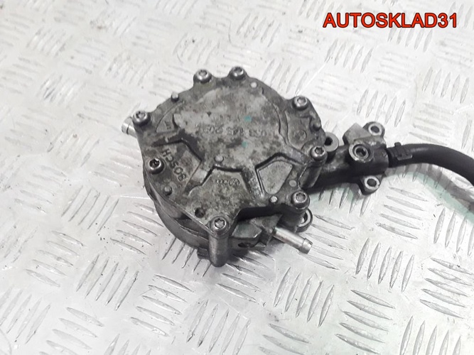 Насос вакуумный Volkswagen Passat B5+ 038145209M