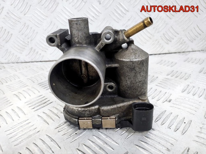 Заслонка дроссельная VW Polo 1,0 AUC 030133062A