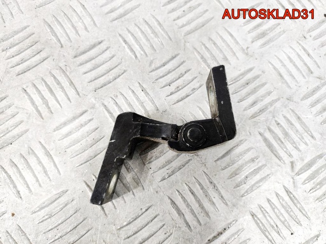 Петля двери передняя левая верхняя VW Passat B5