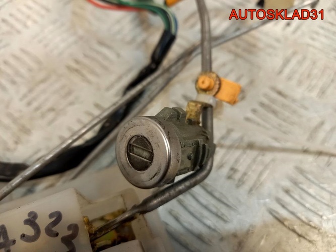 Замок двери передней левой Mazda 323 BA Хетчбэк
