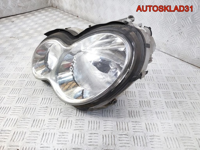 Фара левая Mercedes Benz W203 A2038203161