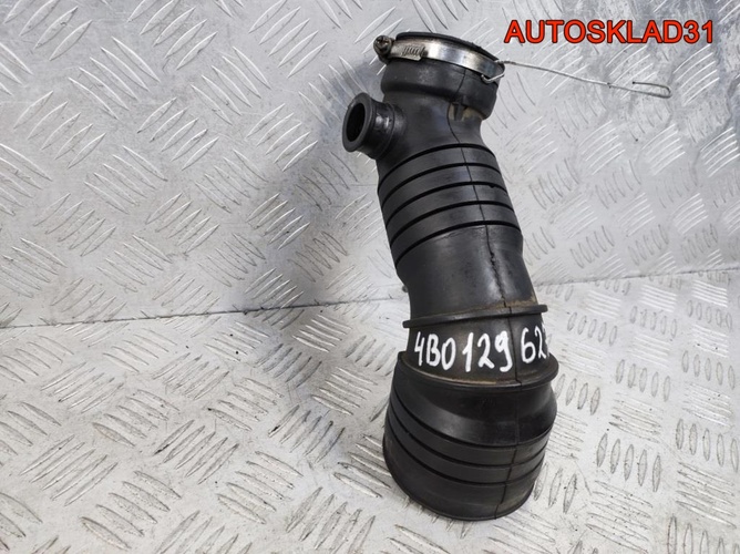 Патрубок воздушного фильтра Audi A4 B5 4B0129627A