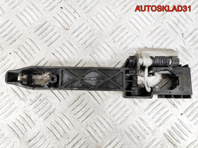 Кронштейн ручки двери перед правой Nissan Qashqai