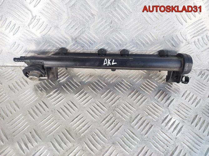 Рейка топливная Volkswagen Golf 4 AKL 06A133317A