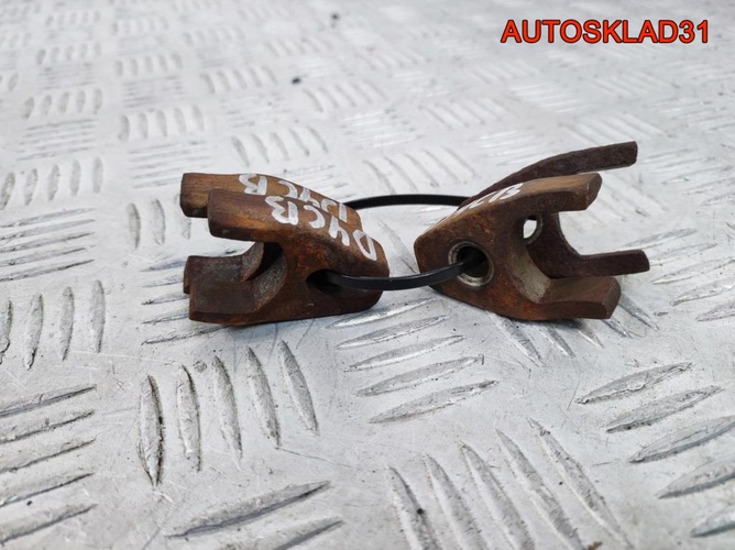 Кронштейн форсунки Hyundai H 1 2,5 D4CB 338144A000