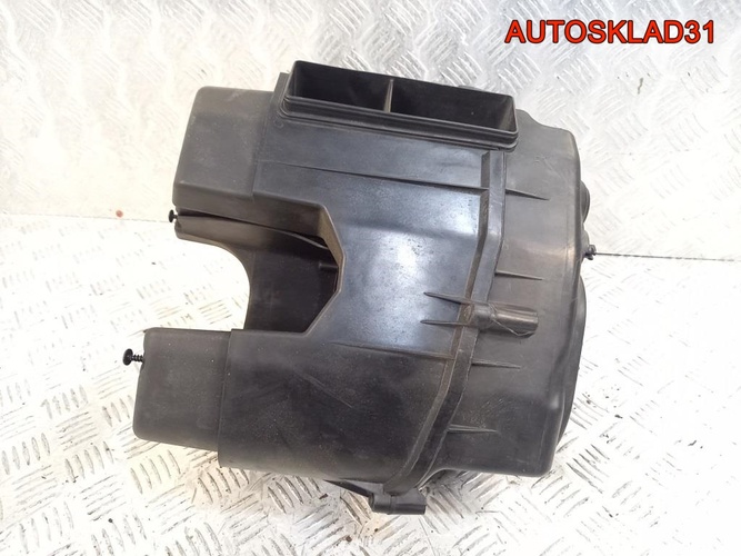 Корпус воздушного фильтра Audi A8 4E 07C133836F