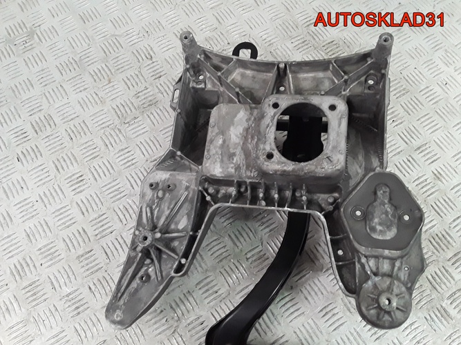Педаль тормоза для Фольксваген Туарег 7L0723142