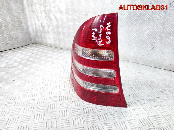 Фонарь задний левый Mercedes W203 Combi 2038202364
