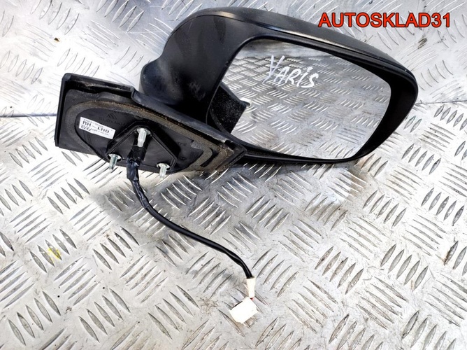 Зеркало правое Toyota Yaris 879100D250