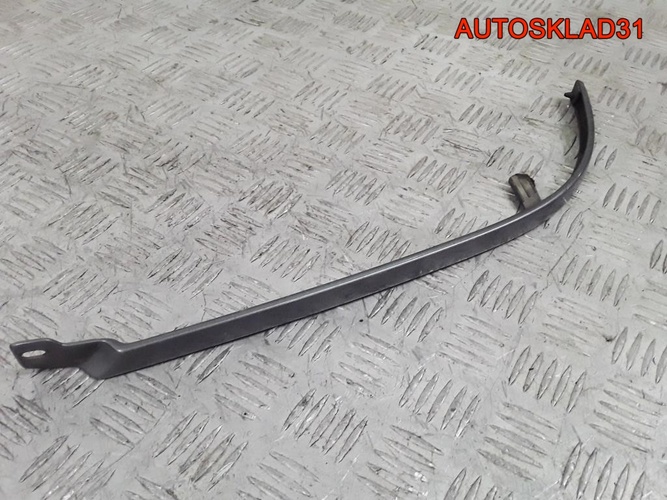 Планка под фару левая Ауди 80 Б4 8A0853207A