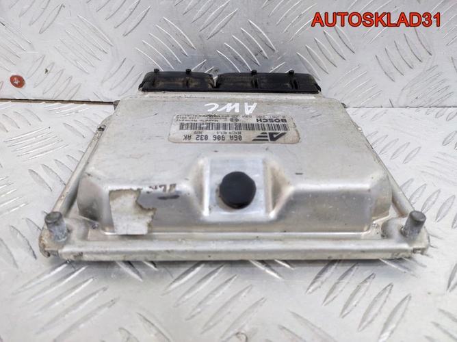 Блок эбу VW Sharan 06A906032AK 1,8 AWC Бензин