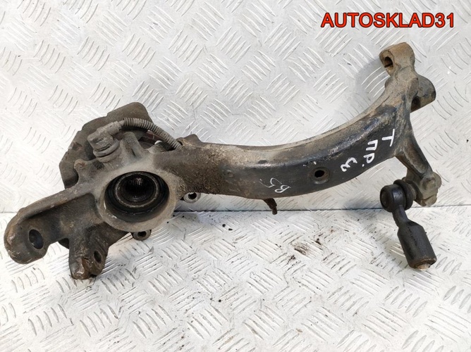 Кулак передний правый VW Passat B5 8D0407258T