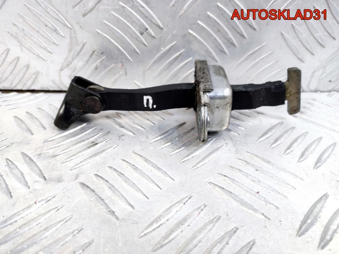 Ограничитель двери перед Toyota Yaris 686100D040