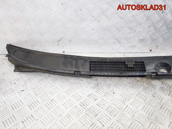 Решетка стеклоочистителя Mitsubishi Carisma DA MB944695