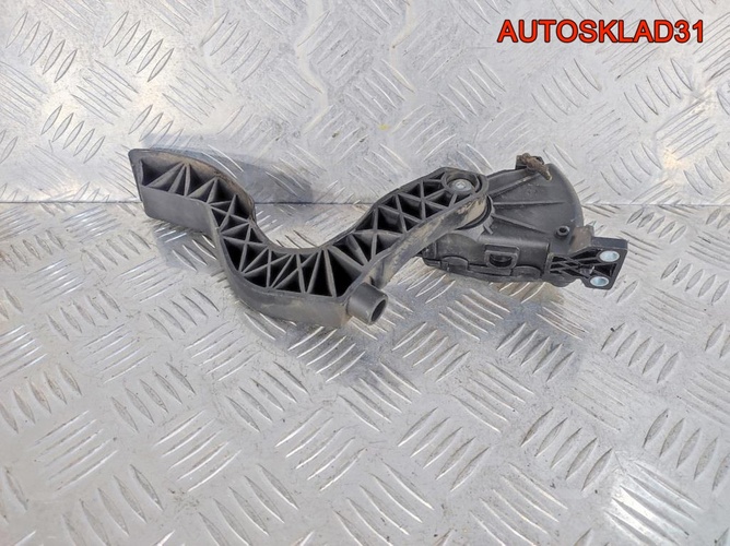 Педаль газа Audi A4 B5 8D1721523E Бензин