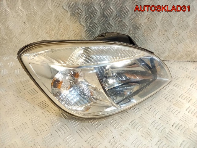 Фара правая Kia Rio 2 921021G020 Дорест