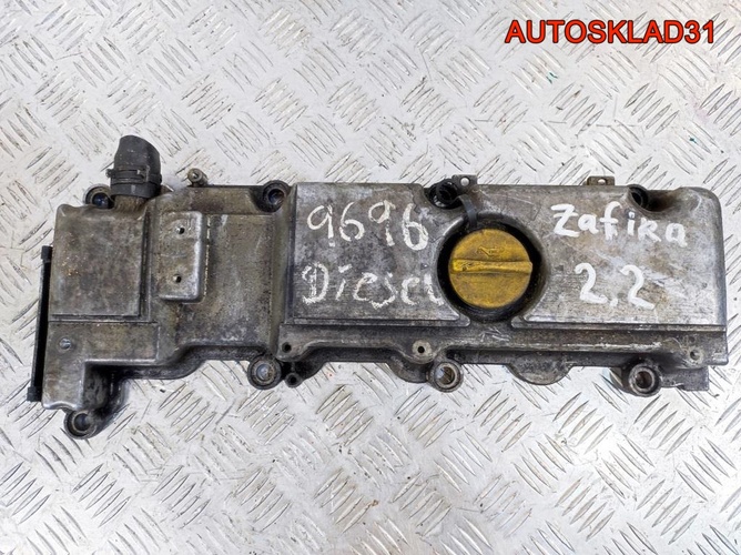 Крышка головки клапанная Opel Zafira A 13101754