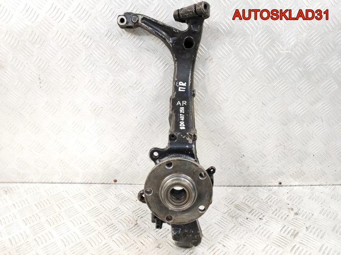 Кулак передний правый VW Passat B5 8D0407258AR