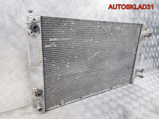 Радиатор основной Audi A8 D2 3,3 AKF 4D0121251AN