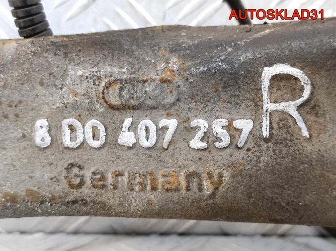 Кулак передний левый VW Passat B5 8D0407257R