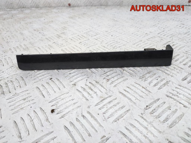 Накладка декоративная левая VW Sharan 7M3857221