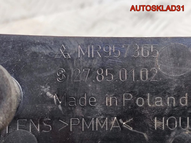 Фонарь задний левый Mitsubishi Colt MR957365