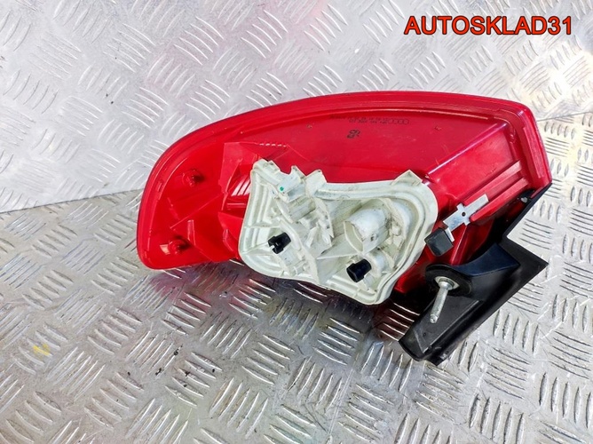 Фонарь задний наружный левый Audi A3 8P4945095E