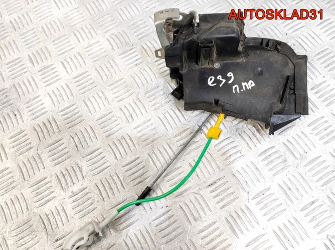 Замок двери передней правой BMW E39 51218235102