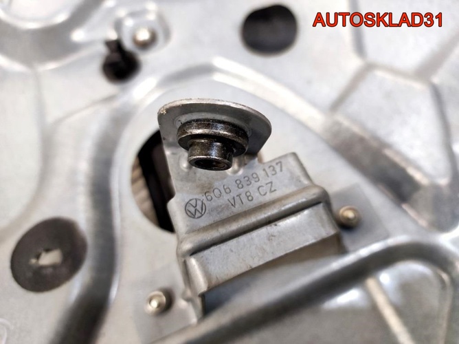 Стеклоподъемник задний левый VW Polo 9N 6Q6839755