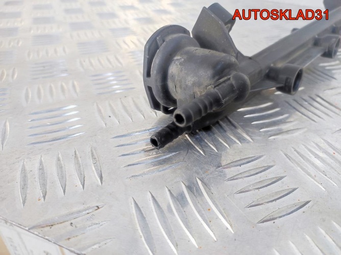Рейка топливная Volkswagen Golf 4 AKL 06A133317A