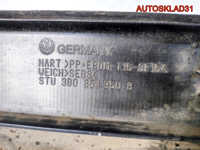 Молдинг задней правой двери VW Passat B5 3B0854950