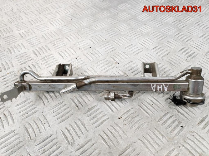 Рейка топливная VW Passat B5  1.6 ANA 06B133317A