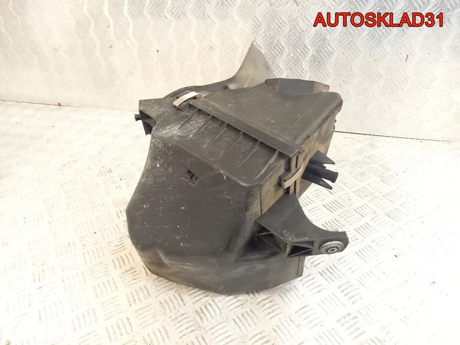 Корпус воздушного фильтра Audi A4 B5 058133837E