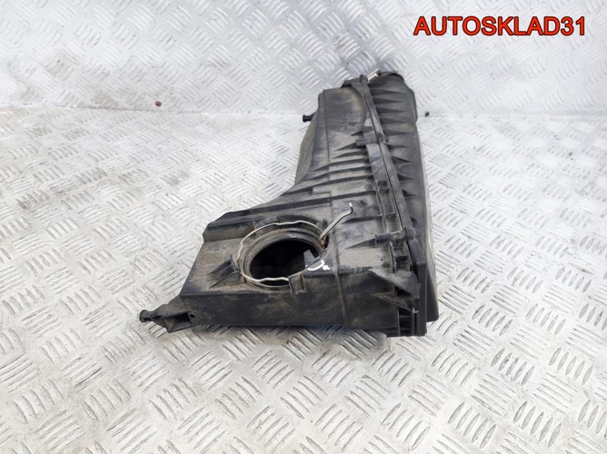 Корпус воздушного фильтра Mercedes W203 1110940204