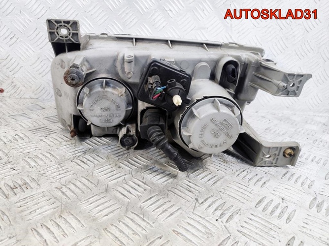 Фара правая Hyundai Trajet 921023A000