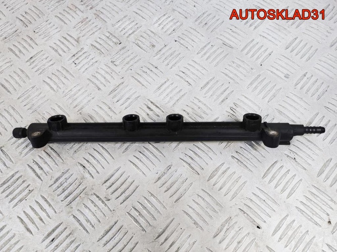 Рейка топливная VW Golf 5 1,6 BSE 06A133317AN