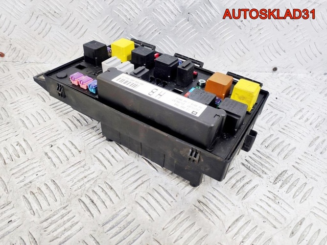 Блок предохранителей Opel Astra J A20DTH 13206754