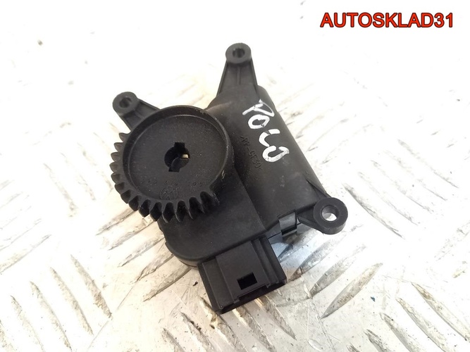 Моторчик заслонки отопителя VW Polo 4 0132801357