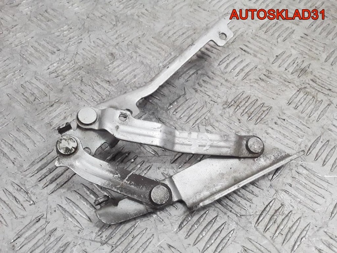 Петля капота правая Volkswagen Golf 5 1K0823302C