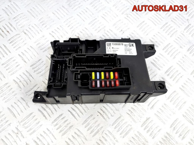 Блок предохранителей Opel Corsa D 13265078