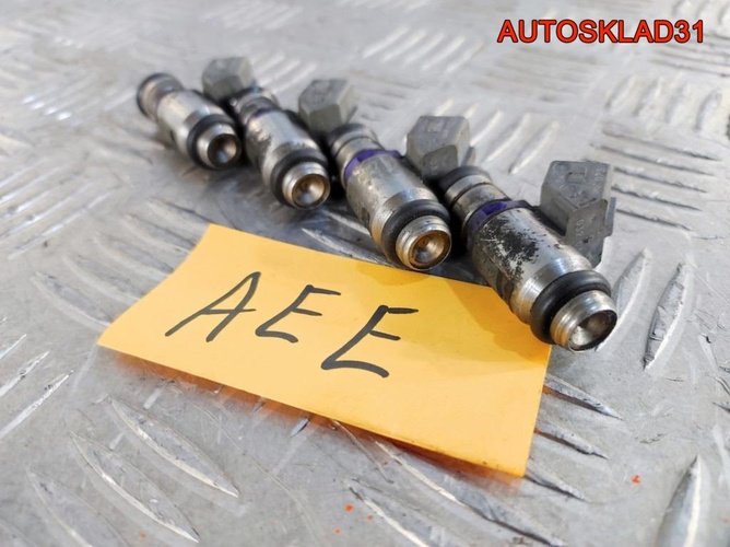 Форсунка инжекторная Skoda Octavia A4 032906031A