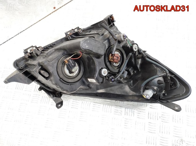 Фара левая Toyota Corolla Verso 811700F060